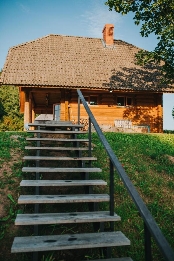 Brivdienu Maja Ar Pirti "Strautkalni" Ieriki Екстериор снимка